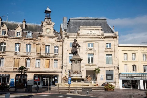 Charles de Gonzague, town founder, monument, fountain, Charleville-Mézières, Ardennes, Grand Est,
