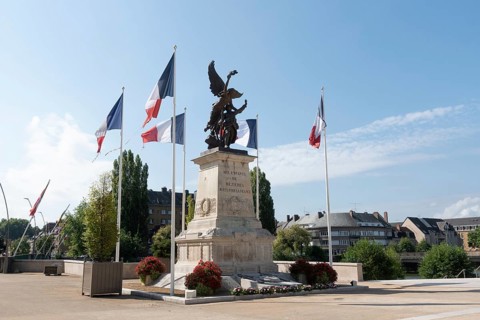 Memorial to the fallen of the 1st World War, Place de Hôtel de Ville, Town Hall Square,
