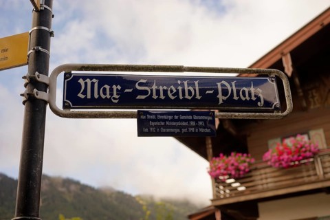 Max-Streibl-Platz in Oberammergau, Max Streibl, politics, politician, Prime Minister, Lüftlmalerei,