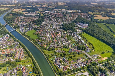Aerial view, Datteln-Hamm Canal and Rünthe town view, Bergkamen, Ruhr area, North Rhine-Westphalia,
