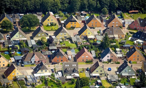 Aerial view, miners' housing estate Querstraße Beverstraße with colourful house facades in Rünthe,