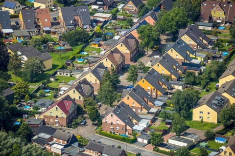 Aerial view, miners' housing estate Glück-Auf-Straße with colourful house facades in Rünthe,