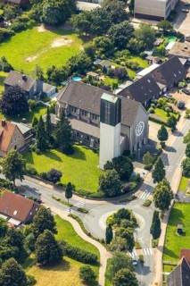 Aerial view, Catholic Church of the Sacred Heart of Jesus in Rünthe, Bergkamen, Ruhr area, North