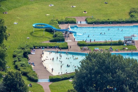 Aerial view, outdoor pool and wave pool Weddinghofen in the leisure centre Im Häupen in