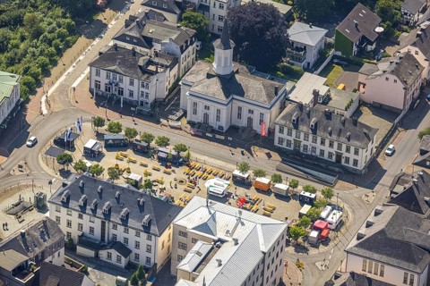 Aerial view, Gastronomy at Neumarkt with beer tables and beer cart, Church of the Resurrection,