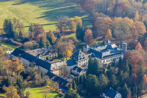 Aerial view, Herdringen Castle in the district of Herdringen in Arnsberg, Sauerland, North