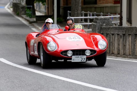 No. 363, Ferrari 750 Monza spider Scaglietti, year of construction 1955, Two people driving a red