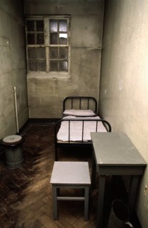 Halle, DEU, 26.01.1999 -- The piece Red Ox: Prison cell (chair/stool, chamber pot, table)