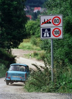 DEU, Eisenach, 01.07.1990 -- A satellite on a road outside Eisenach. -- Road with Trabbi in East