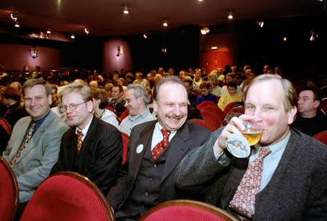 Berlin, DEU, 19.11.1998 -- Arnulf Rating with his program Out of Bonn at the cabaret Die Wülmäuse.