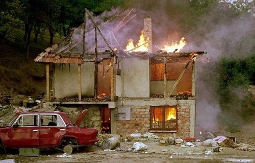 BIH, Bosnia, Gorazde, 24.09.1992, Burning house on the outskirts of town