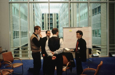 Berlin, DEU, 15.01.1999 -- Debis-Campus meets company, event - a group of male workshop