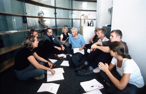 Berlin, DEU, 09.08.1999 -- Introduction of job beginners at Pixelpark.