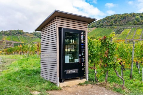 Vending machine for chilled wine and other drinks, wine machine of the Mayschoss-Altenahr
