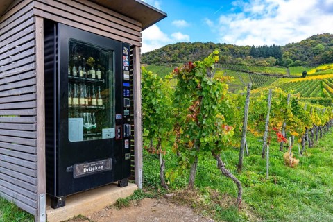 Vending machine for chilled wine and other drinks, wine machine of the Mayschoss-Altenahr