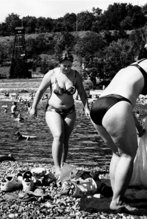 BIH, Bosnia, Tuzla, 11.07.2005, people in swimming pool