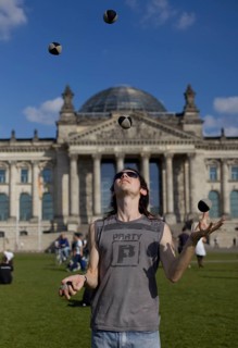 GERMANY Berlin Juggler on the meadow in front of the Reichstag in Berlin. Germany Berlin A juggler