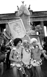 Berlin, DEU, 08.08.1998 -- Giant phallus in front of the Brandenburg Gate. Three participants in
