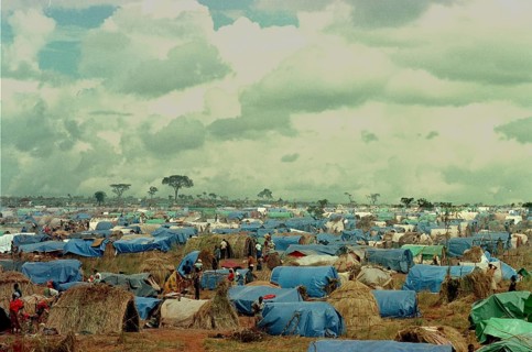 Benaco camp, RWA, 19.05.1994 -- Overview of the Benaco camp, which hosted more than half a million