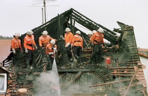 DEU, Offenbach, 10.09.1994 -- Roof truss fire. (Extinguishing, Fire, Fire Department) -- Â© Karsten