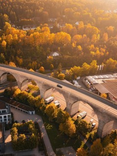 A viaduct crosses an area in autumn colors, with houses and surrounding nature, Nagold, Black