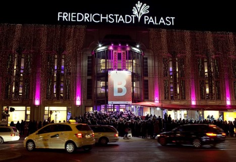 DEU, Germany, Berlin fans are waiting for Helena Bonham Carter and Colin Firth in front of the
