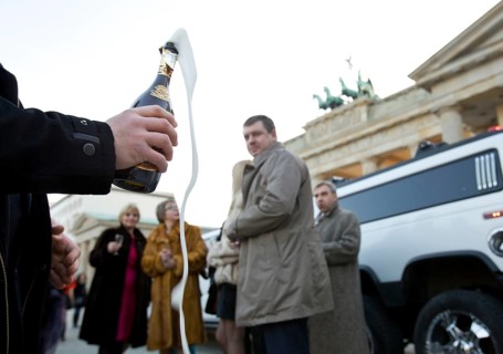 DEU Berlin Wealthy Russian tourists taking a city tour in a stretch limousine stand in front of the