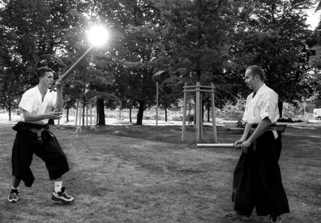 DEU, Germany, Berlin, 30.07.2001, Men fighting swords in the park