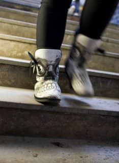 DEU Germany Germany Berlin Shoe with skull on a woman's feet at Friedrichsstraße train station