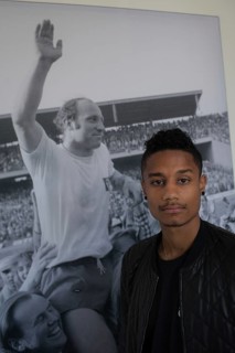 DEU Hamburg British soccer player Michael Mancienne in front of a photo of soccer legend Uwe Seeler
