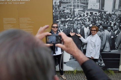 DEU Germany Germany Berlin tourist photographs friends with JF Kennedy and Willy Brandt at