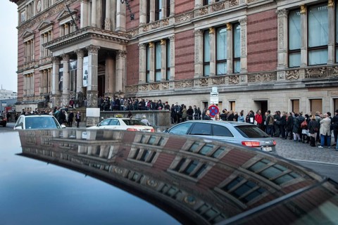 DEU Germany Germany Berlin Visitors wait in front of the Martin-Gropius-Bau for admission to the