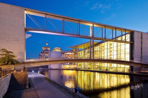 Bridge between Marie-Elisabeth-Lüders-Haus and Paul-Löbe-Haus with the river Spree in the evening,