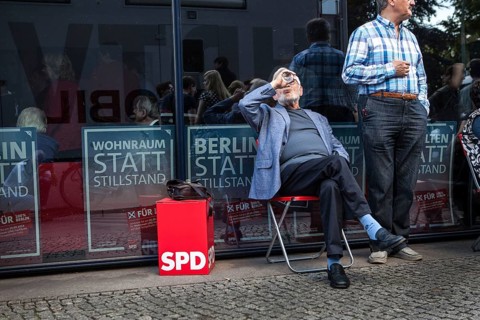 DEU Germany Germany Berlin election party in the SPD district office Kreuzberg-Friedrichshain