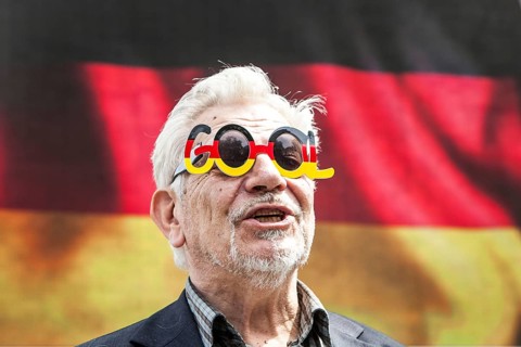 DEU Germany Germany Berlin Passers-by in front of a projection screen on Kurfürstendamm, on which a