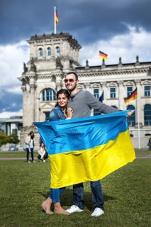 DEU Germany Germany Berlin Urcainian tourists take pictures of themselves with their national flag