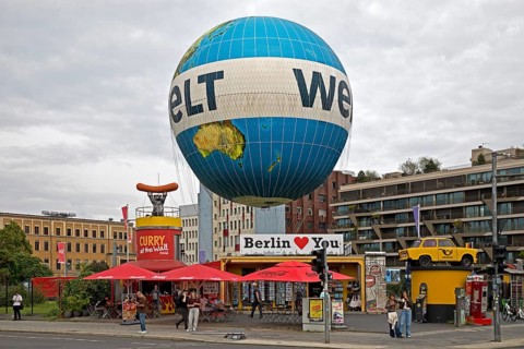 HiFlyer world balloon with the Berlin Loves You gift shop, Curry at the Wall snack bar and the