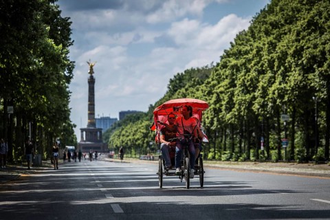 DEU Germany Germany Berlin rickshaw driver on June 17 street in Berlin, which is blocked during the