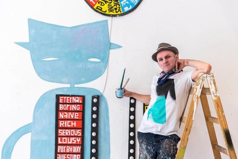 DEU Germany Germany Berlin The artist Jim Avignon setting up an exhibition at the 'Retram' gallery