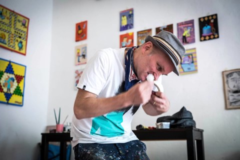 DEU Germany Germany Berlin The artist Jim Avignon setting up an exhibition at the 'Retram' gallery