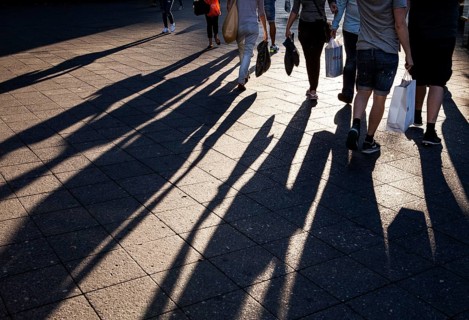 DEU Germany Germany Berlin People with shopping bags cast their shadows on the sidewalk of the cow