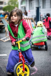 DEU Germany Germany Berlin Children play on Gudvanger Straße, which has been declared the city's