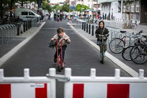 DEU Germany Germany Berlin Children play on Gudvanger Straße, which has been declared the city's