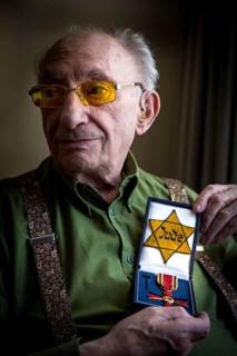 DEU Germany Germany Berlin The Jewish witness Walter Frankenstein with his Jewish star from 1942