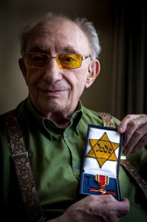DEU Germany Germany Berlin The Jewish witness Walter Frankenstein with his Jewish star from 1942