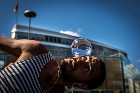 DEU Germany Germany Berlin Juggler with crystal ball works at the intersection opposite the CDU