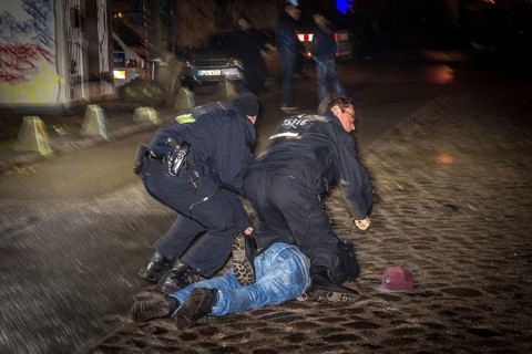 DEU Germany Germany Berlin scene on the RAW site in Berlin-Friedrichsain. Arrest of a pickpocket