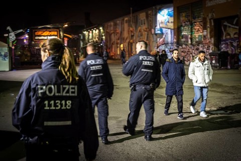DEU Germany Germany Berlin scene on the RAW site in Berlin-Friedrichsain. Police tour