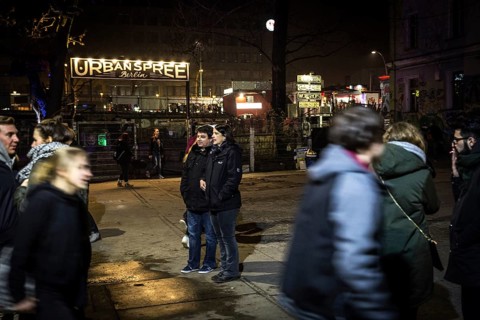 DEU Germany Germany Berlin scene on the RAW site in Berlin-Friedrichsain. Parents wait in front of