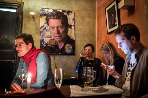 DEU Germany Germany Berlin David Bowie birthday party at 'Das neue Ufer' with karaoke songs and